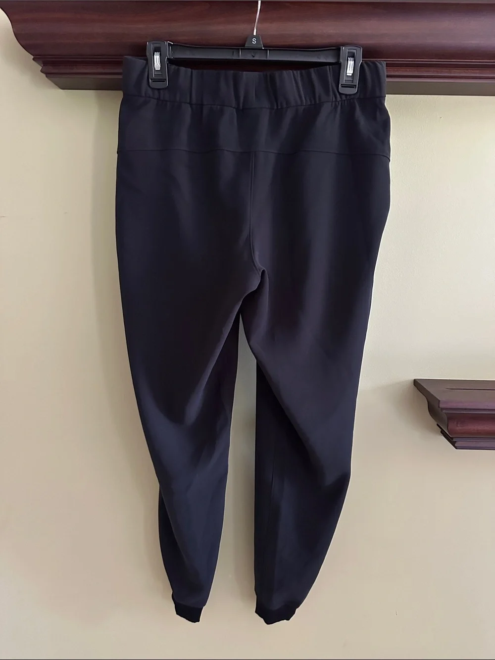 Lululemon Stretch High Rise Relaxed Fitting Jogger size 6 black